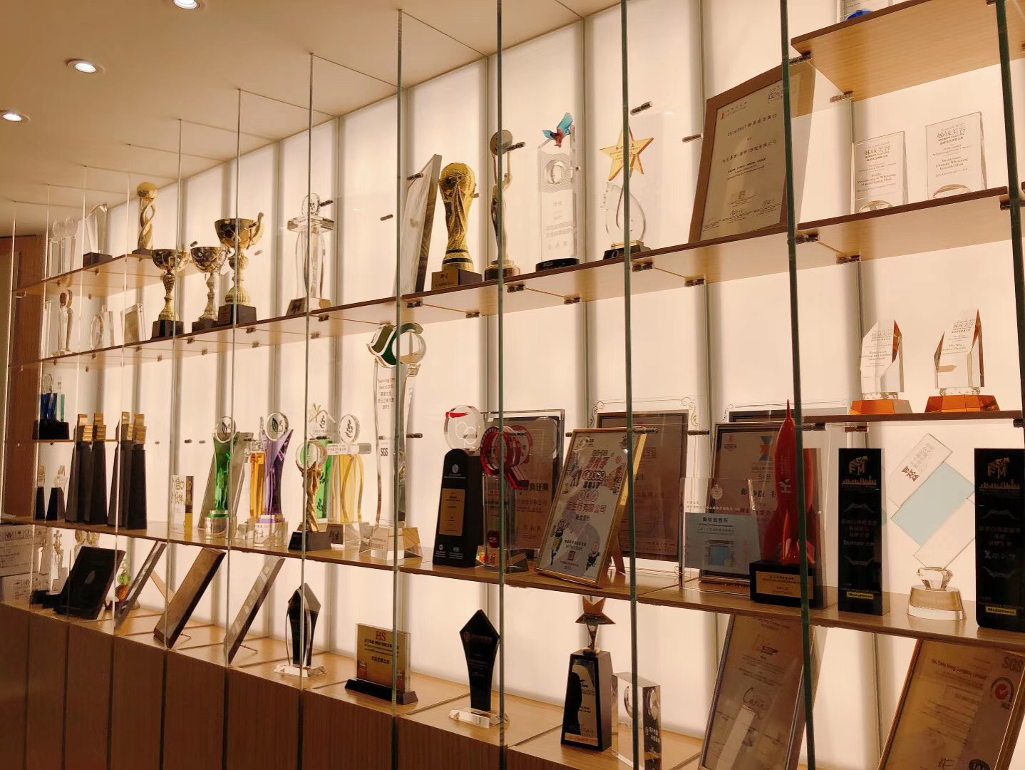 深度合作 全能广告助力衍生打造卓越品牌