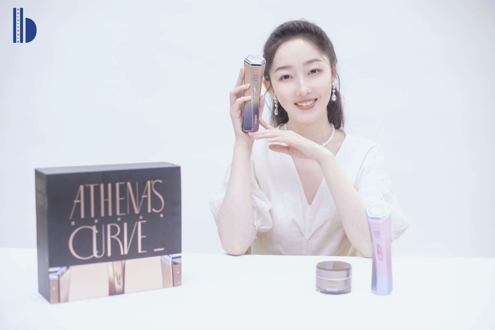 为什么越来越多品牌选择了明星翻包