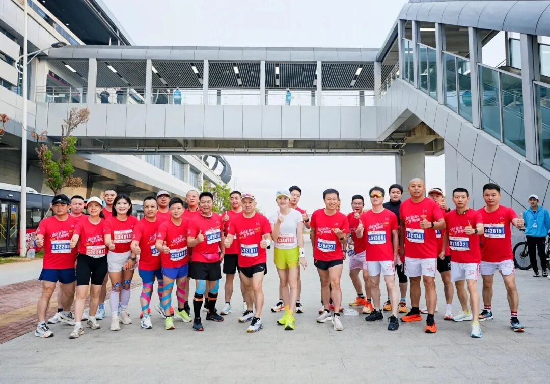 爱跑·2025南昌赣江半程马拉松燃情开跑，舒蕾携手全能广告集团助力城市活力盛事(图7)